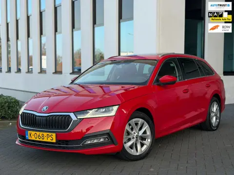 Skoda Octavia Combi 1.0 e-TSI AUTOMAAT Business Edition Plus, panoramadak, trekhaak, stoelverwarming