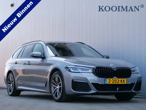 BMW 5 Serie Touring 530e xDrive Business Edition Plus 292 Pk Automaat Navi / DAB / Apple Carplay / L