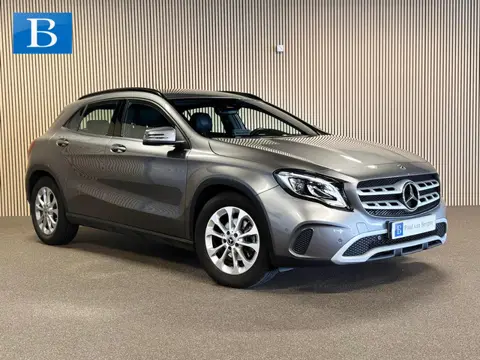 Mercedes-Benz GLA 180 Ambition-TREKHAAK-CAMERA-STOELVERWARMING-ORIG NL-LAGE KMSTAND-NAP