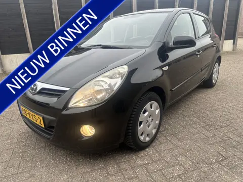 Hyundai i20 1.2i DynamicVersion 5 Deurs Airco keurige auto
