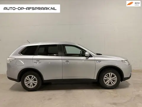 Mitsubishi Outlander 2.0 PHEV Business Edition X-Line Navi 4x4 Camera