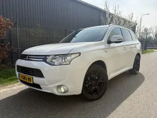 Mitsubishi Outlander 2.0 PHEV Instyle / AUTOMAAT / LEER / SCHUIFDAK / 162dkm! NAP!
