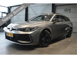 Volkswagen Passat Variant 2.0 TDI 3X R-LINE head up pano trekhaak 18 inch 150 pk !!