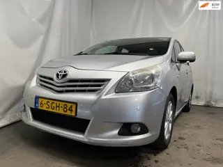 Toyota Verso 1.8 VVT-i Aspiration - Rechter Front Schade