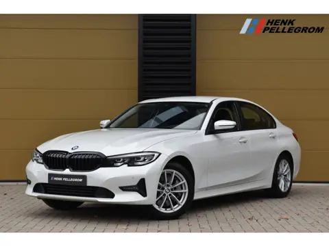 BMW 3-serie 330i Executive Edition * Harman / Kardon * Live Cockpit Proffesional * Camera *