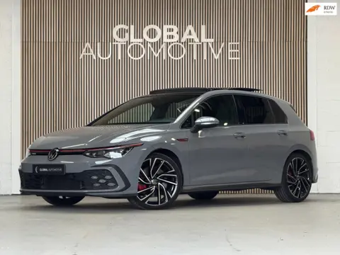 Volkswagen Golf 2.0 TSI GTI - IQ LIGHTS - PANORAMADAK - HEAD UP - 19'' - TREKHAAK - BOMVOL!!