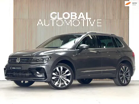 Volkswagen Tiguan 2.0 TSI 4Motion R LINE - 220PK - PANORAMADAK - MEMORY STOELEN - LEER - 20''