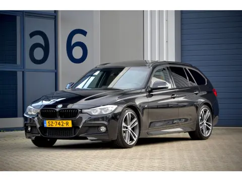 BMW 3-serie Touring 320i M Sport / Panorama / Leder / NL Auto / 19 Inch / Shadowline / LED