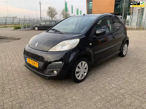 Peugeot 107 1.0 Envy Zwart 2012 Airco Elek ramen 5-drs NAP!