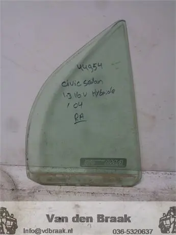 Honda Civic 4 deurs 2004-2006 Scheerruit portier rechts achter