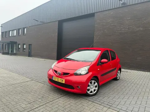 Toyota Aygo 1.0-12V + | NIEUWE APK | AIRCO | LEUKE STARTERS AUTO |