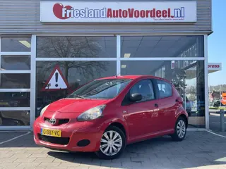 Toyota Aygo 1.0-12V Access 5 Deurs / nieuwe koppeling /2 nieuwe banden / 2011