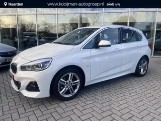 BMW 2-serie Active Tourer 220i High Executive Launch Edition Panorama dak|192 Pk| Trekhaak| Headup|A