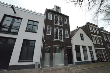 Woning aan de Menno van Coehoornsingel te Zwolle