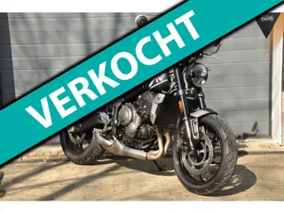 Triumph Trident 660 Zeer netjes en veel extra's