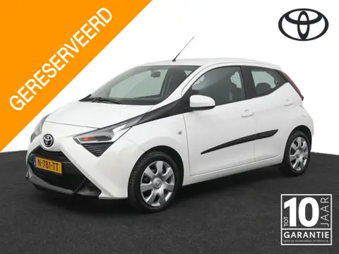 Toyota Aygo 1.0 VVT-i x-play | Airco | Parkeercamera | Apple carplay - Android auto |