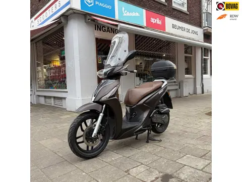 Kymco Snorscooter Kymco People's Bruin - 11/3/2020 - 17175 km - Origineel windscherm, handkappen en 