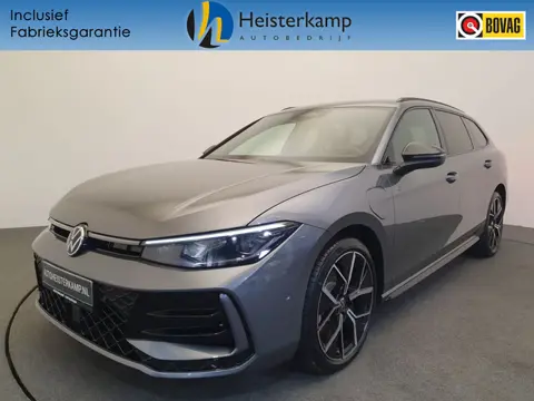 Volkswagen Passat Variant 1.5 eHybrid 272pk DSG/AUT R-Line Wegklapbare trekhaak, Massage, Camera