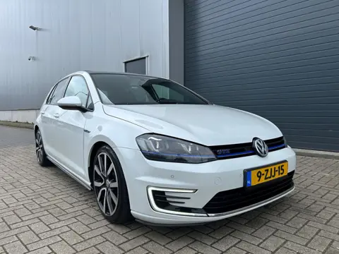 Volkswagen Golf 1.4 TSI GTE DSG PANO NAVI 2015