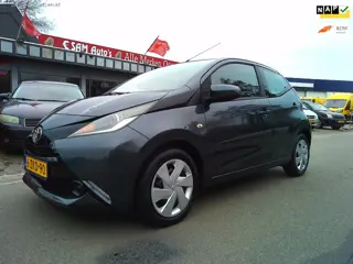 Toyota Aygo 1.0 VVT-i x-play (NAVI +Airco )