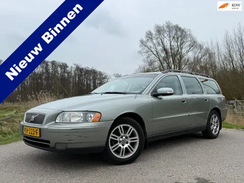 Volvo V70 2.4D Edition | Leder | Trekhaak | Clima | Stoelverwarming | 16" Velgen | PDC | Cruise | AP