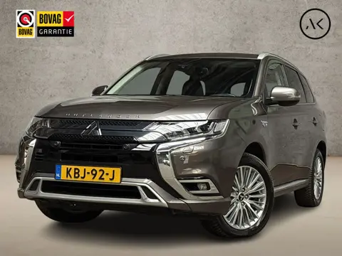 Mitsubishi Outlander 2.4 PHEV Deluxe 225Pk Automaat (APPLE CARPLAY, GROOT NAVI, CAMERA, LEDER/ALCANT