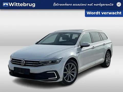 Volkswagen Passat Variant 1.4 TSI PHEV 218pk GTE DSG Automaat / Panorama dak / LM 18 inch / IQ LED M