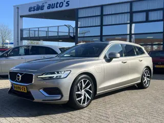 Volvo V60 2.0 T6 Recharge 340 pk AWD Momentum Pro Navigatie Trekhaak Panoramadak Head Up Camera PDC 
