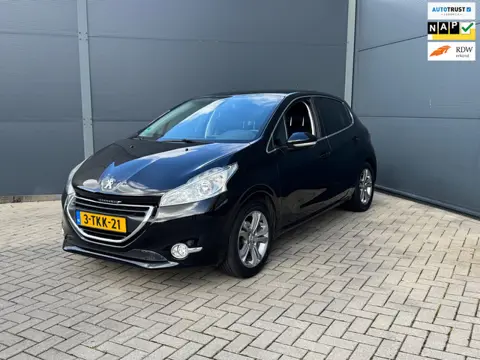 Peugeot 208 1.2 VTi Allure Navi , PDC ,