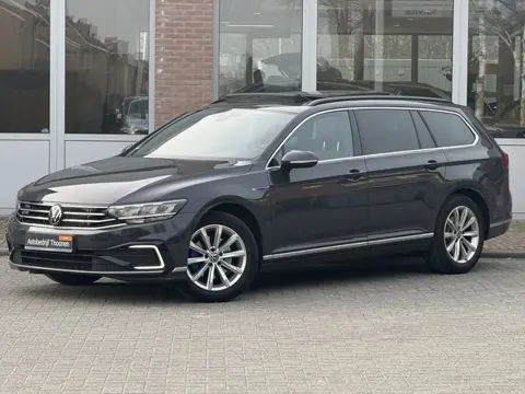 Volkswagen Passat Variant 1.4 TSI PHEV GTE | Camera | Pano | Stoelverwarming