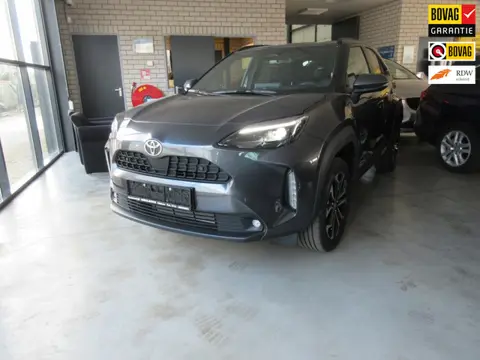 Toyota Yaris Cross 1.5 Hybrid 130 Dynamic,stoel en stuurverwarming,navi, sensoren,camera,etc