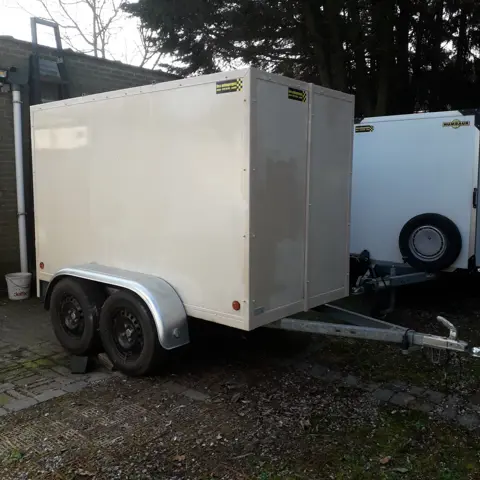 gesloten aanhangwagen