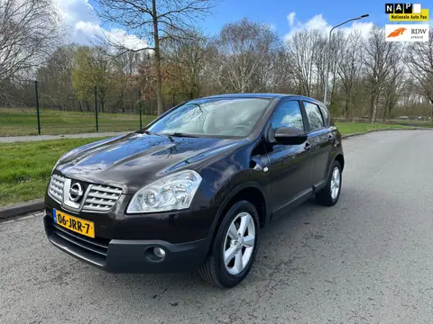 Nissan Qashqai 2.0 Acenta prachtige auto met maar 143000 dkm op teller
