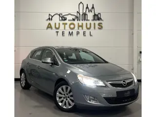 Opel Astra 1.6 Turbo Cosmo Nap Airco Trekhaak Cruise Parkeersensoren Carplay Sfeer