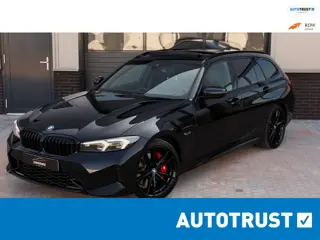 BMW 3-serie Touring 330e Hybrid | Panorama | Keyless | Leer | BOOMVOL