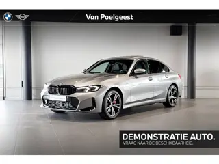 BMW 3 Serie Sedan 330e | M Sport Pro | Glazen schuif-/kanteldak | Stoelverwarming | Comfort Access |