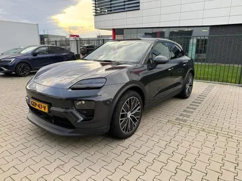 Porsche Macan 4 100 kWh 21" velgen panoramadak luchtvering elek. trekhaak Bose