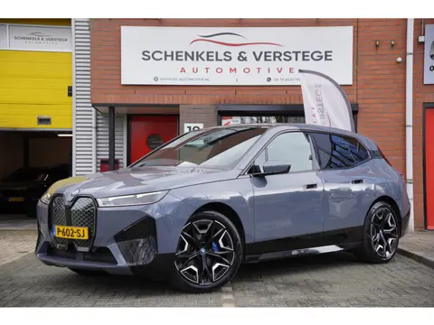 BMW iX xDrive40 High Executive 77 kWh / 95.6% SOH / Pano / Trekhaak / Massage / Stoel Verwarming - V