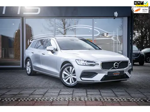 Volvo V60 2.0 B3 Momentum Business|Trekh|LED|Adaptive Cruise|Digital Dash|Apple Carplay|