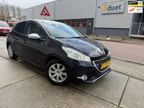 Peugeot 208 1.2 PureTech Style Pack Plus 5DR GLAS DAK NEW APK CLIMA