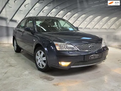 Ford Mondeo 1.8-16V Platinum