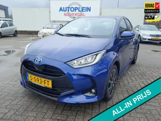 Toyota Yaris 1.5 Hybrid Dynamic keurig nette nauwelijks gebruikte in Nederland nieuw geleverde Yaris