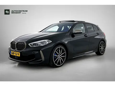 BMW 1-serie M135i xDrive High Executive (Dealer OnderH, Panorama, Stuur Verwarming, StoelV, Schaalst