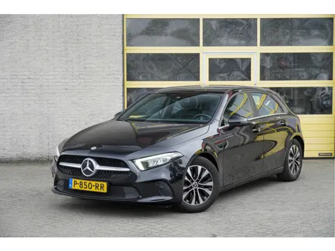 Mercedes-Benz A-Klasse 180 5drs Business Solution BJ2022 Lmv 16" | Led V+A | Pdc | Navi | Achteruitr