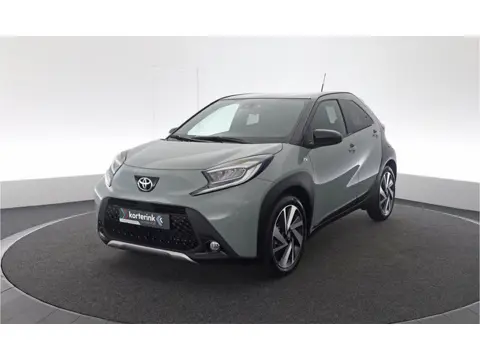 Toyota Aygo X 1.0 VVT-i S-CVT Envy (bj 2024, automaat)