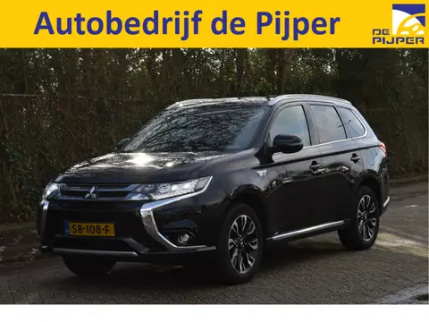 Mitsubishi Outlander 2.0 PHEV Premium 203PK 4WD | NL-Auto | Camera | Trekhaak | Carplay | Standkache