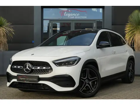 Mercedes-Benz GLA 250 4MATIC AMG Line 225pk Panoramadak/Stoelverwarming/Camera