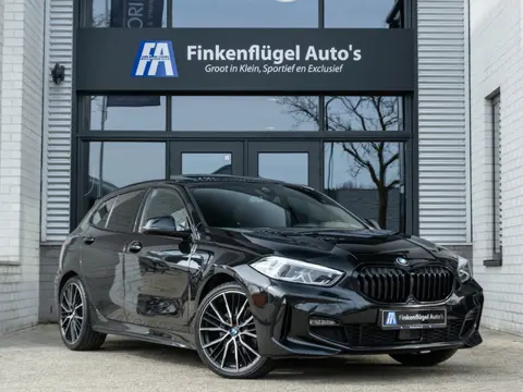 BMW 1-serie 118i M-Sport |Pano |H.K Audio |Memory |Head-up |ACC |M-Kuipstoelen |Camera |19'' |