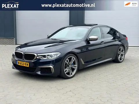 BMW 5-serie M550i xDrive High Executive Aut. | Schuif-Kanteldak | Dealeronderhouden | Soft-Close | N