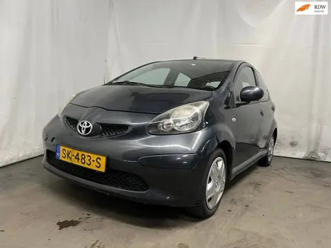 Toyota Aygo 1.0-12V + SCHADEAUTO!
